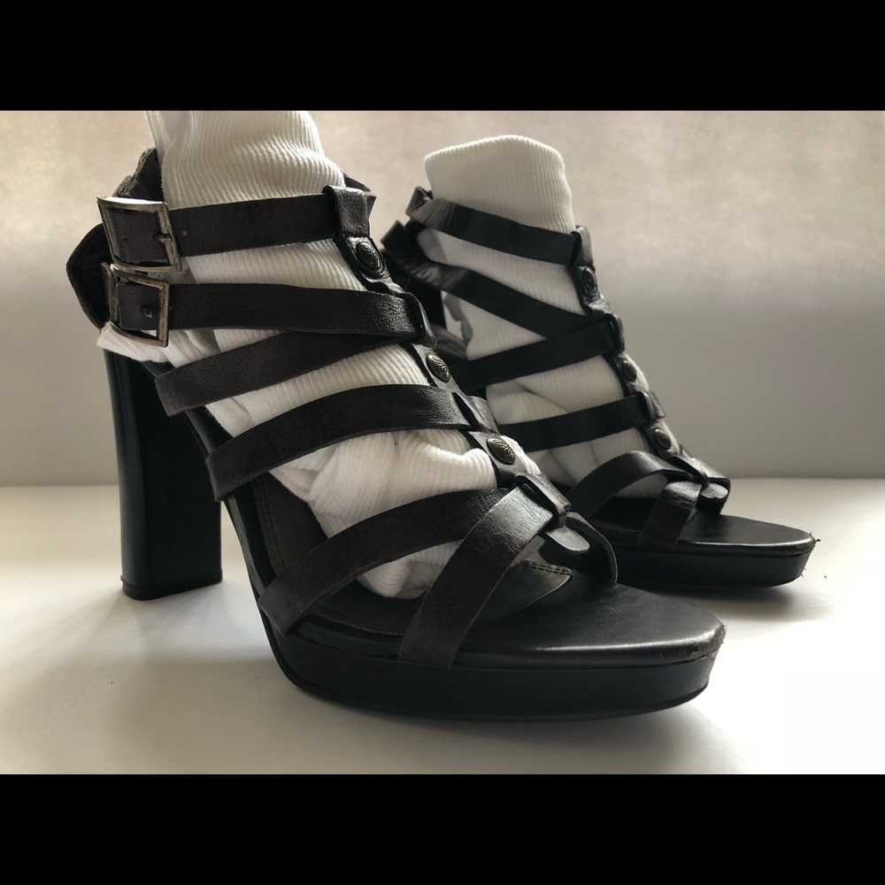 Simply Vera Wang Strapy 4” High Heels Size 9 Brown
